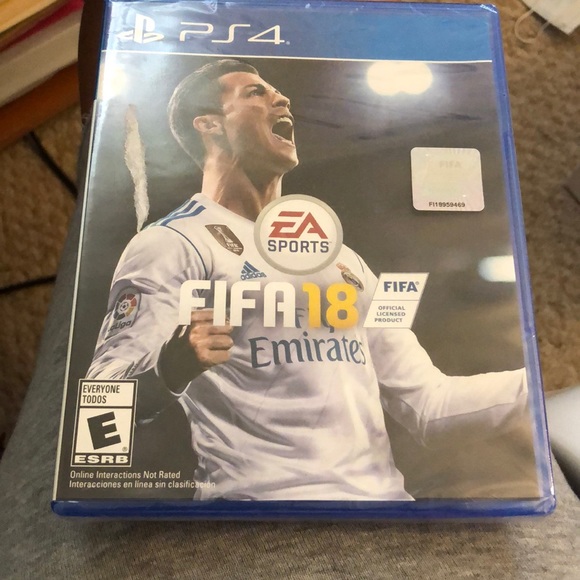 PS4 FIFA18 Game - Picture 1 of 2
